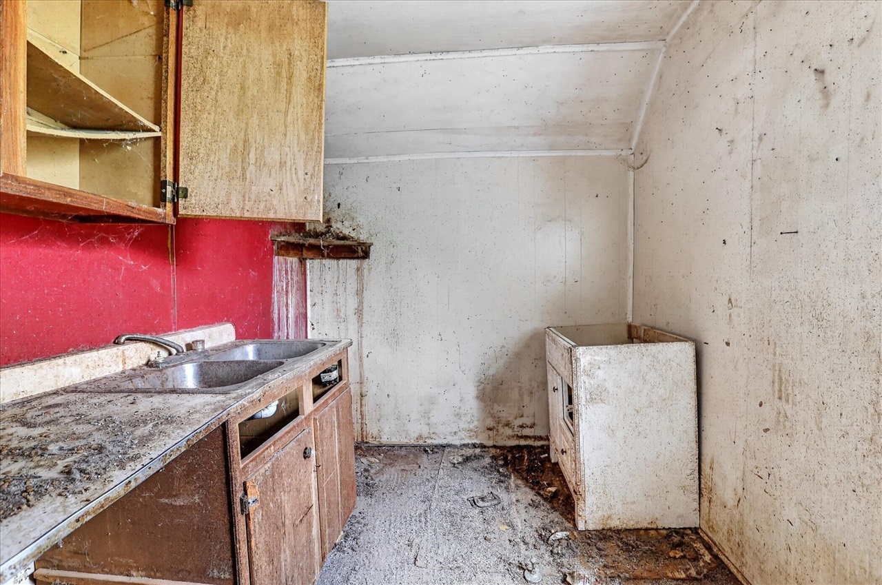 2429 W Huron Line Road Property Photo 17