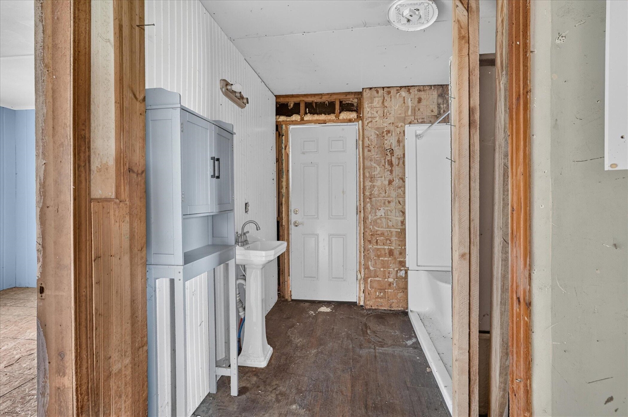 2429 W Huron Line Road Property Photo 18