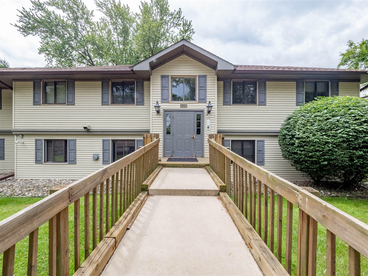 6109 Danford Creek Property Photo 1