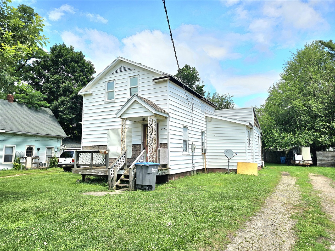 209 N Jefferson Street Property Photo 1