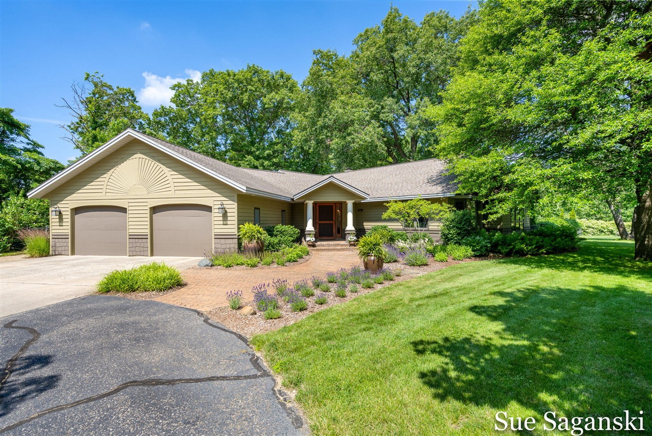 6514 Creekwood Drive Property Photo 1