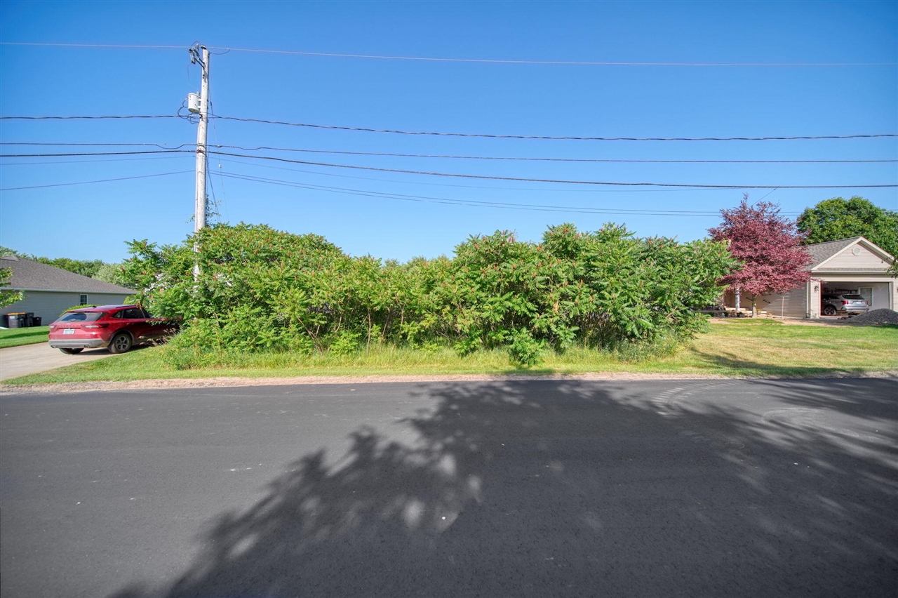 107 Cannes Drive Property Photo 4