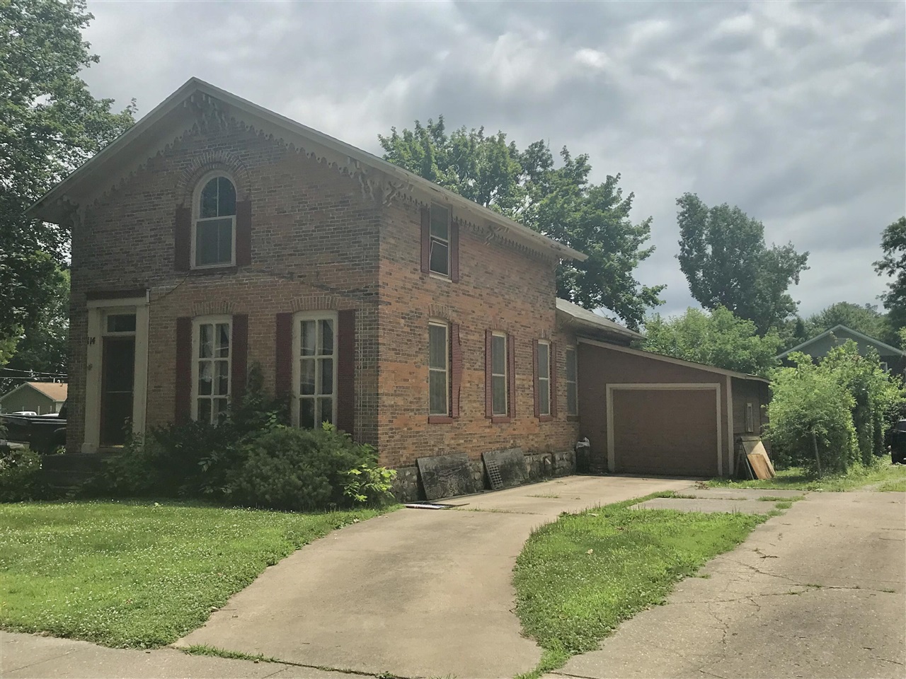 114 E Chicago Road Property Photo 1