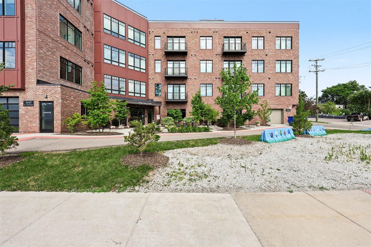 441 S Ashley Street Property Photo 3
