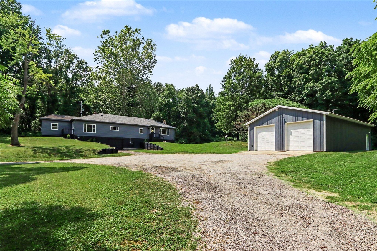 15068 Millard Road Property Photo 3
