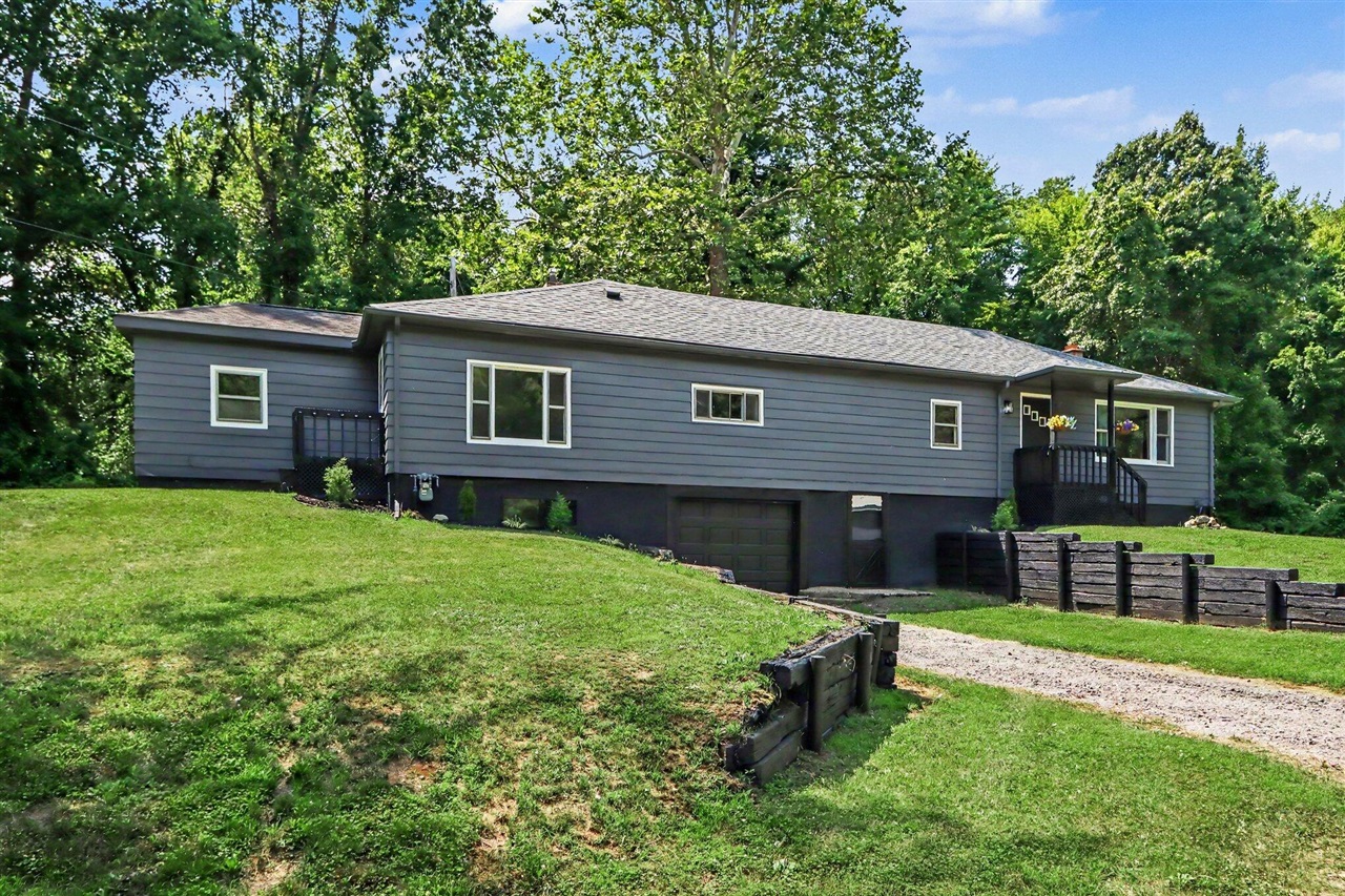 15068 Millard Road Property Photo 5