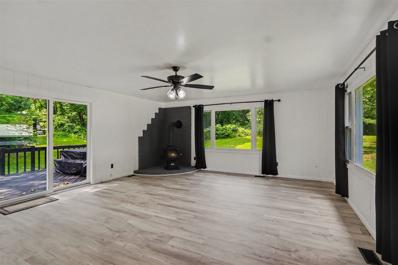 15068 Millard Road Property Photo 6