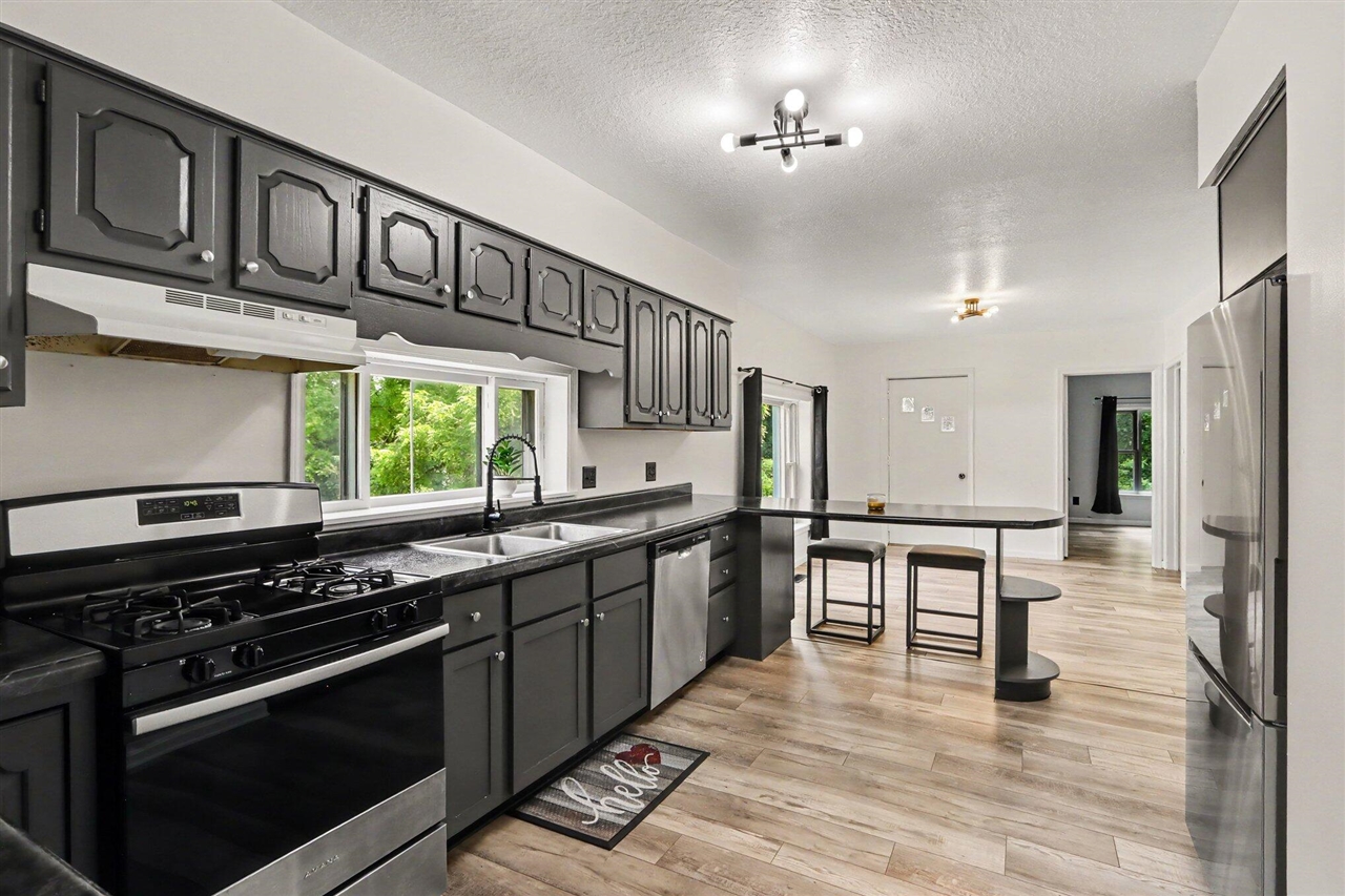 15068 Millard Road Property Photo 9