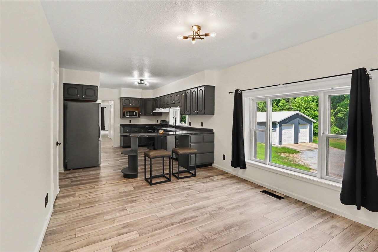 15068 Millard Road Property Photo 11