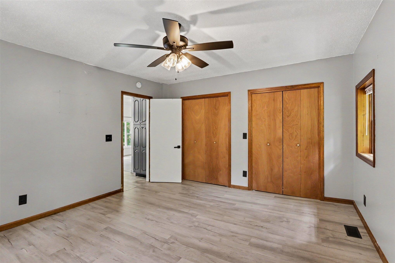 15068 Millard Road Property Photo 13
