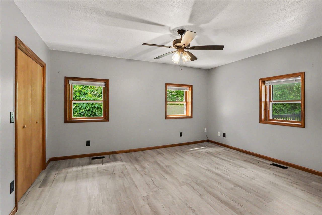 15068 Millard Road Property Photo 14