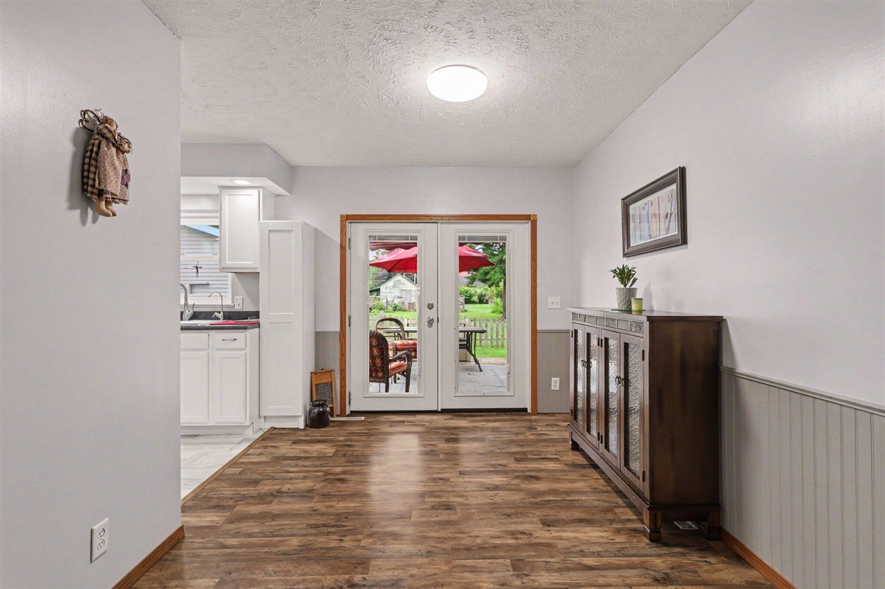 204 E Holcomb Street Property Photo 11