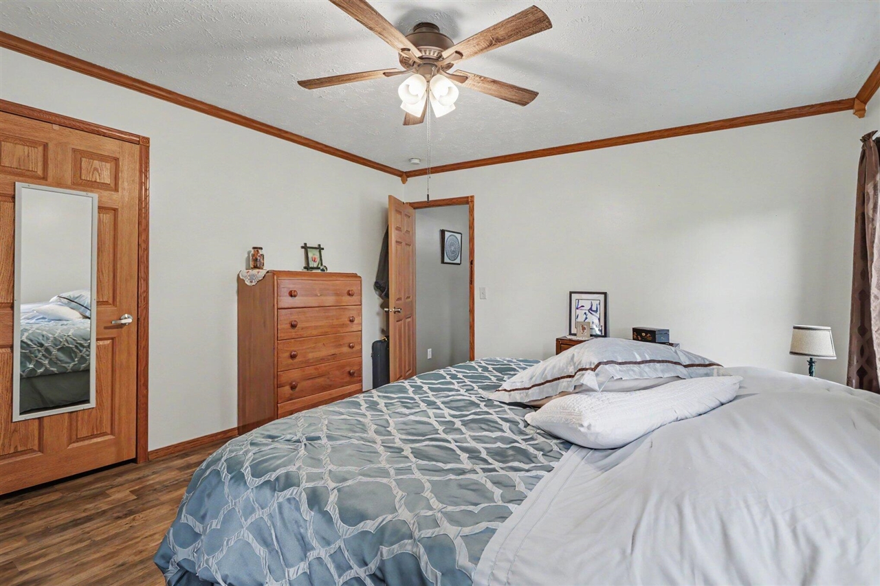 204 E Holcomb Street Property Photo 14