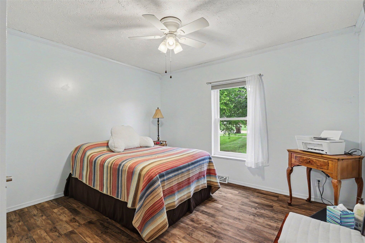 204 E Holcomb Street Property Photo 16