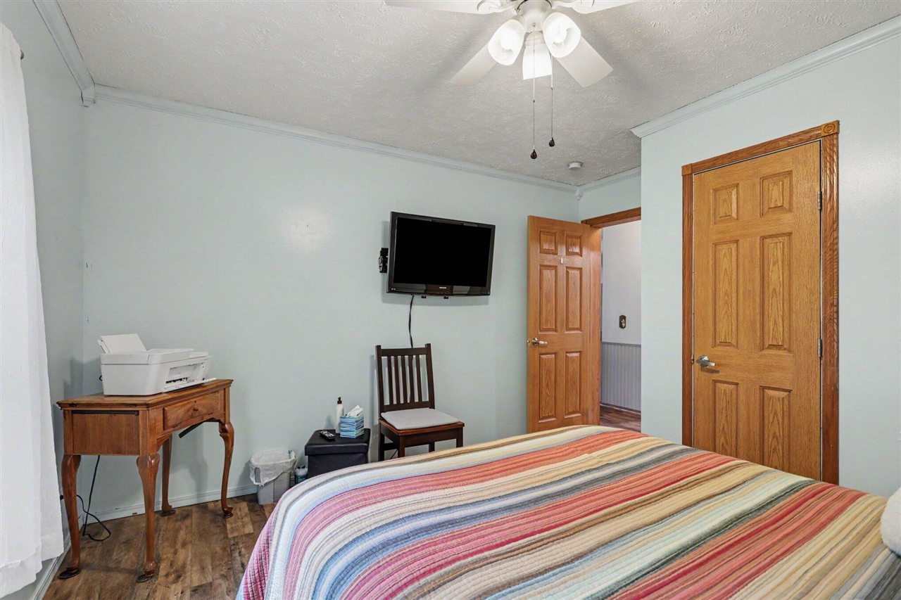 204 E Holcomb Street Property Photo 17