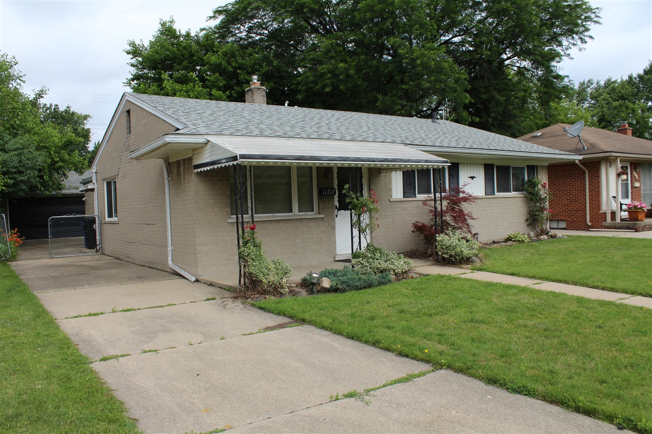 11717 Tecumseh Avenue Property Photo 3