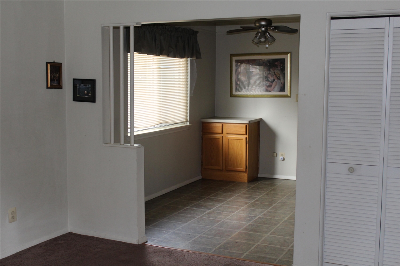 11717 Tecumseh Avenue Property Photo 4