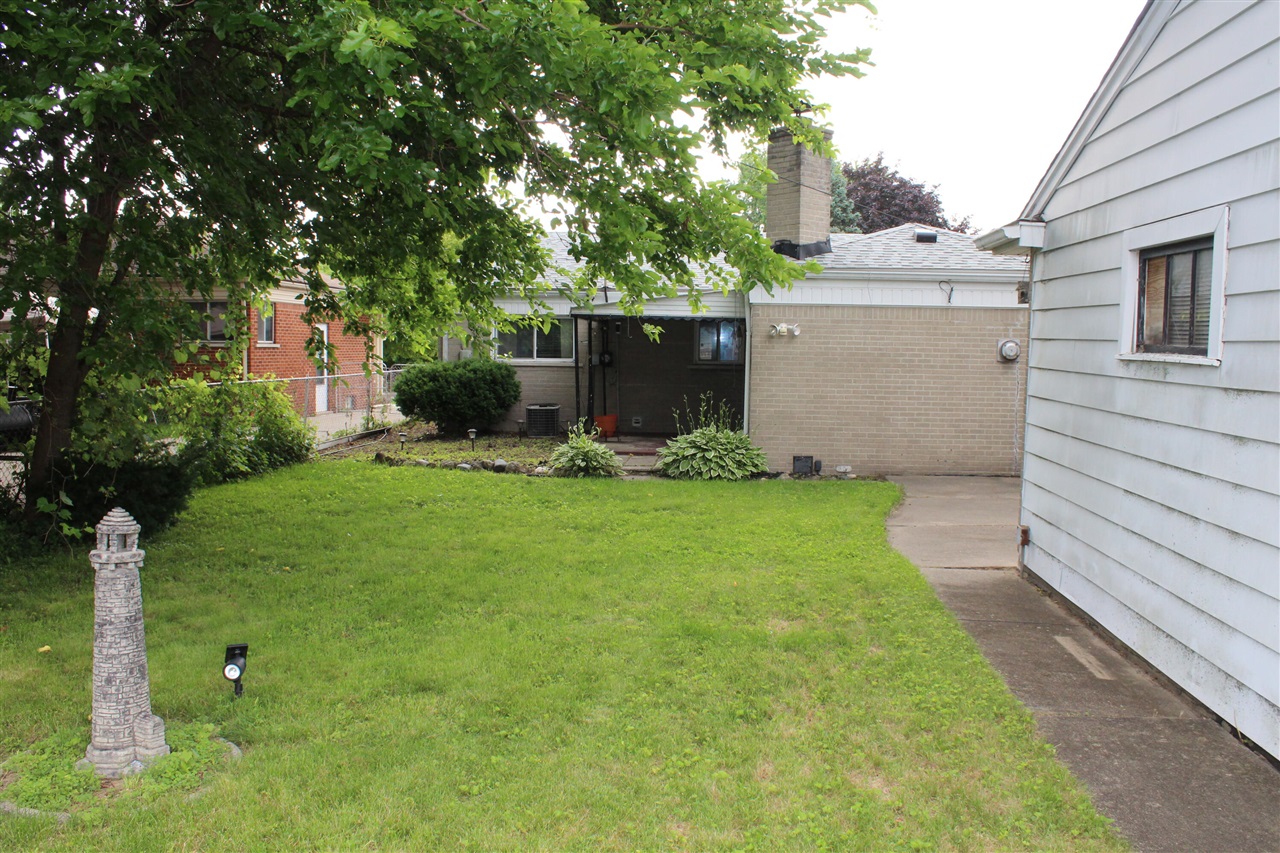 11717 Tecumseh Avenue Property Photo 5