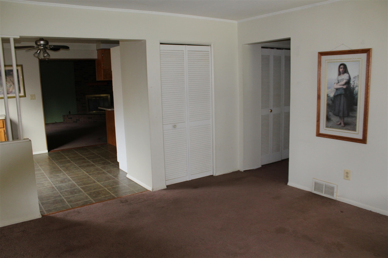 11717 Tecumseh Avenue Property Photo 6