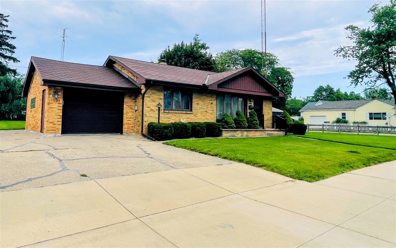 1920 Langley Avenue Property Photo 1