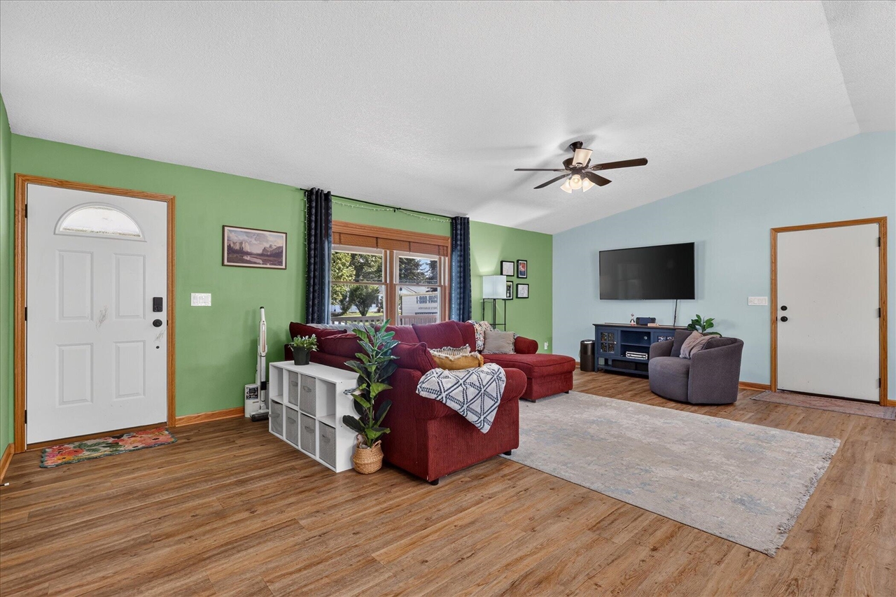 117 Charlotte Street Property Photo 10