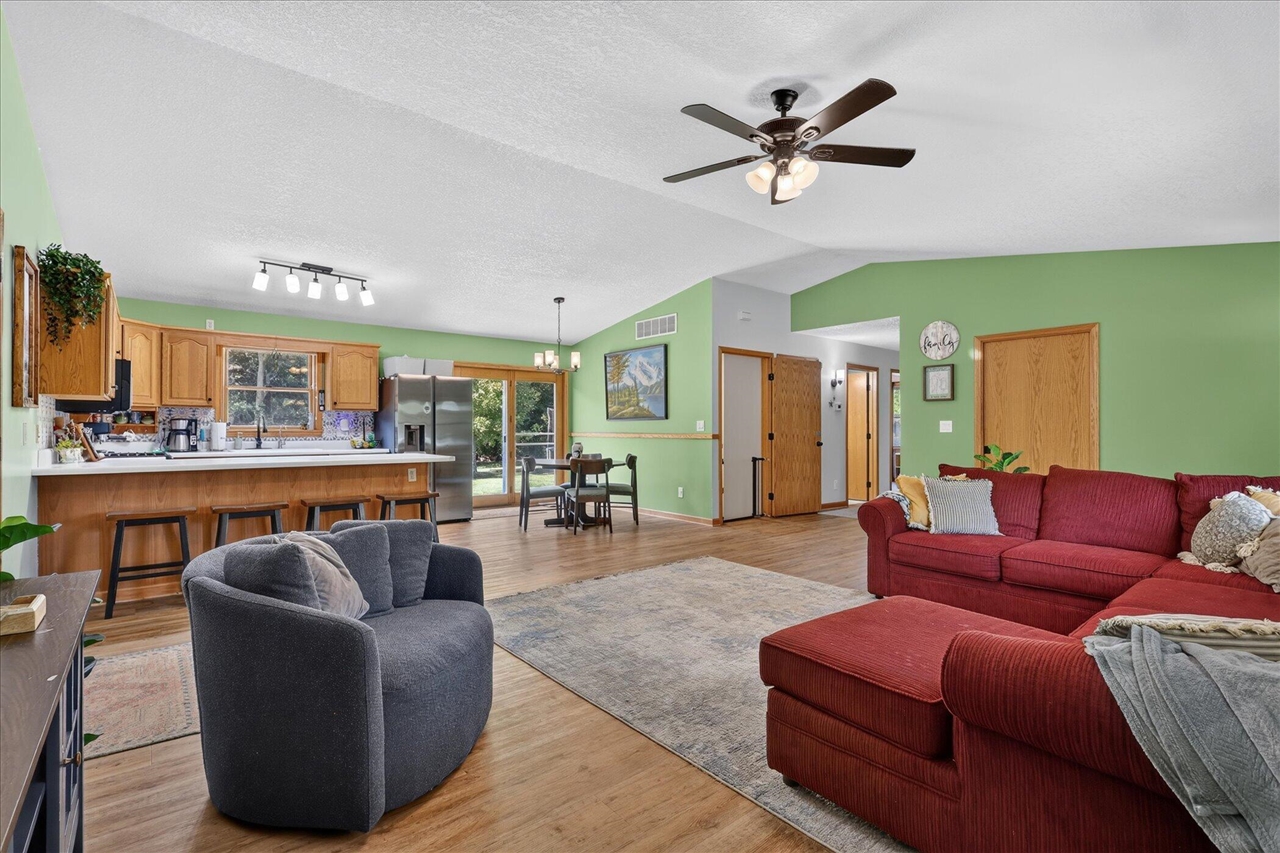 117 Charlotte Street Property Photo 12