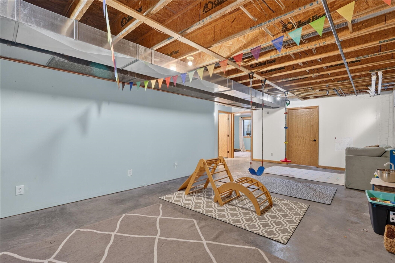 117 Charlotte Street Property Photo 39