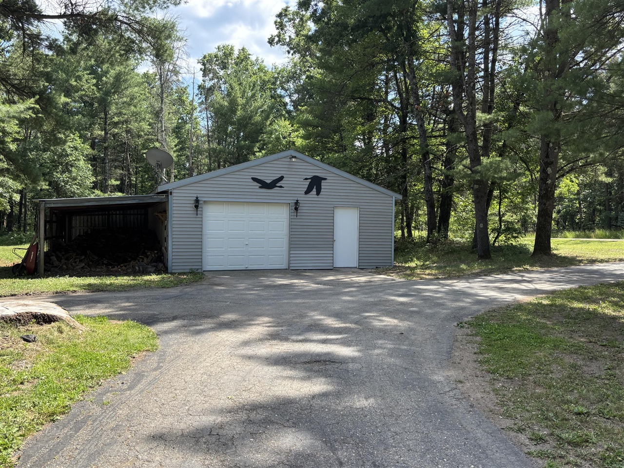 2594 S Forman Road Property Photo 2