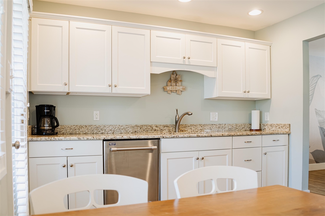 4733 Shore Drive Property Photo 6