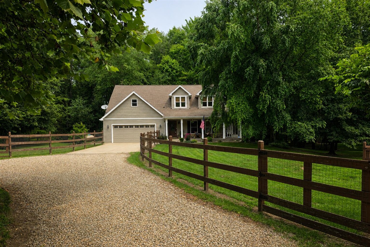 63483 Robbins Lake Road Property Photo 1
