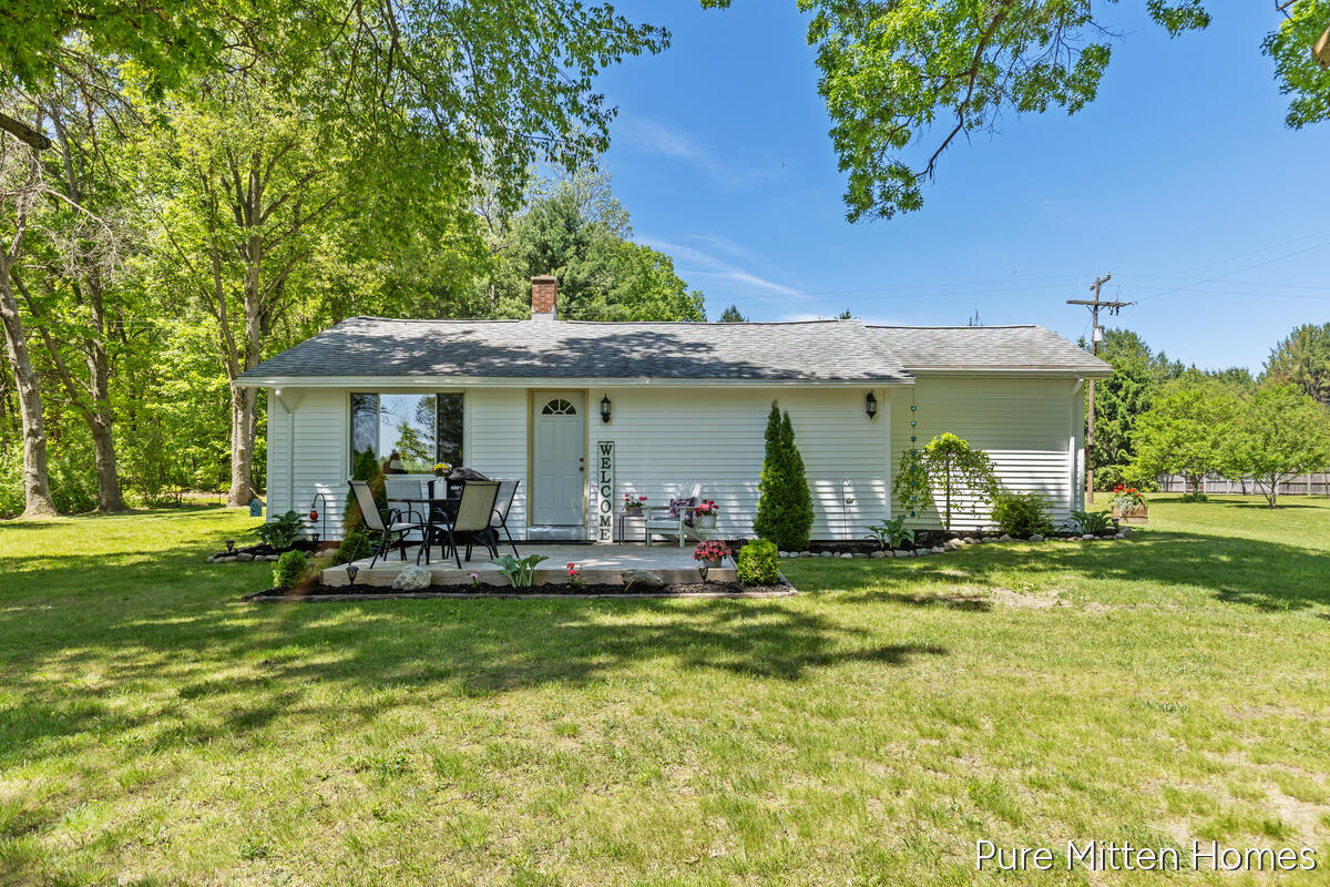 5234 S Johnson Road Property Photo 1