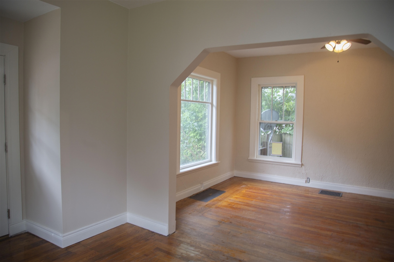 826 Normal Court Property Photo 4