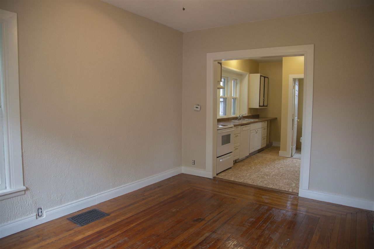 826 Normal Court Property Photo 5