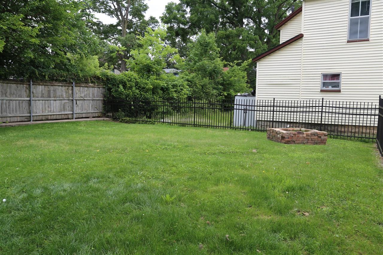 826 Normal Court Property Photo 16