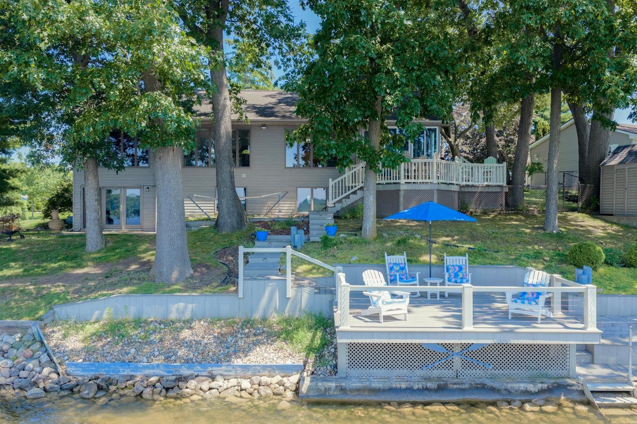 61763 Crestlane Drive Property Photo 1