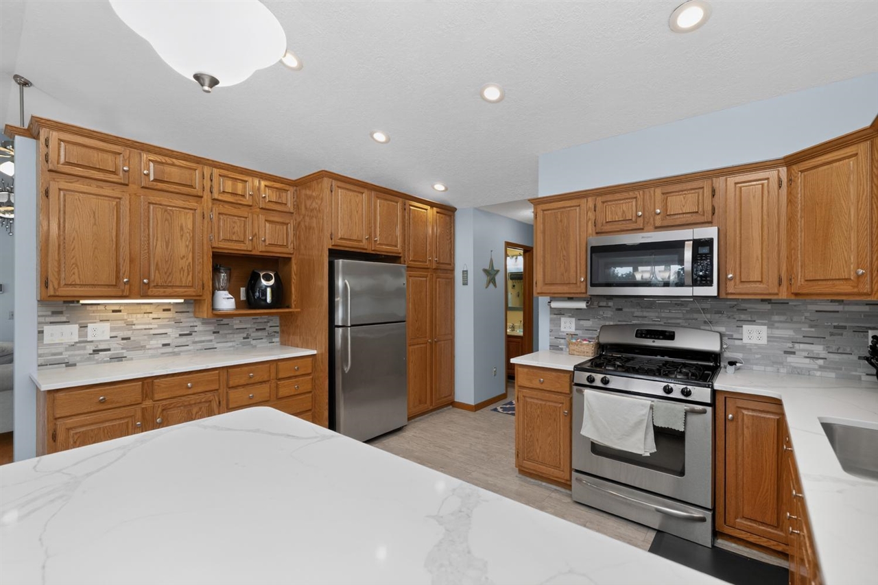 61763 Crestlane Drive Property Photo 12
