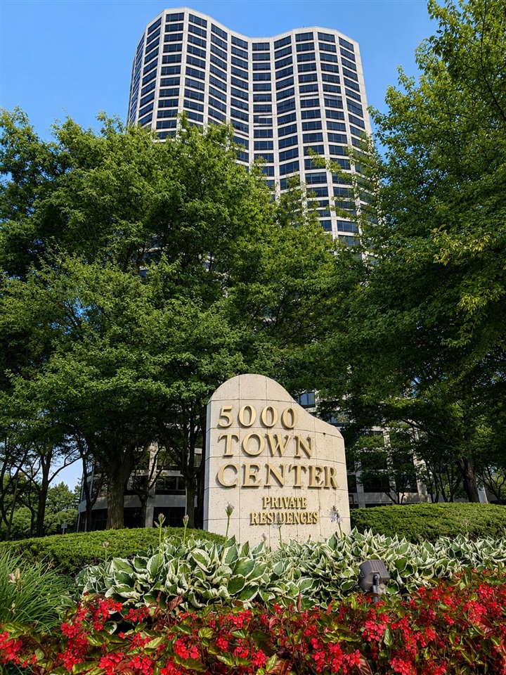 5000 Town Center Property Photo 1