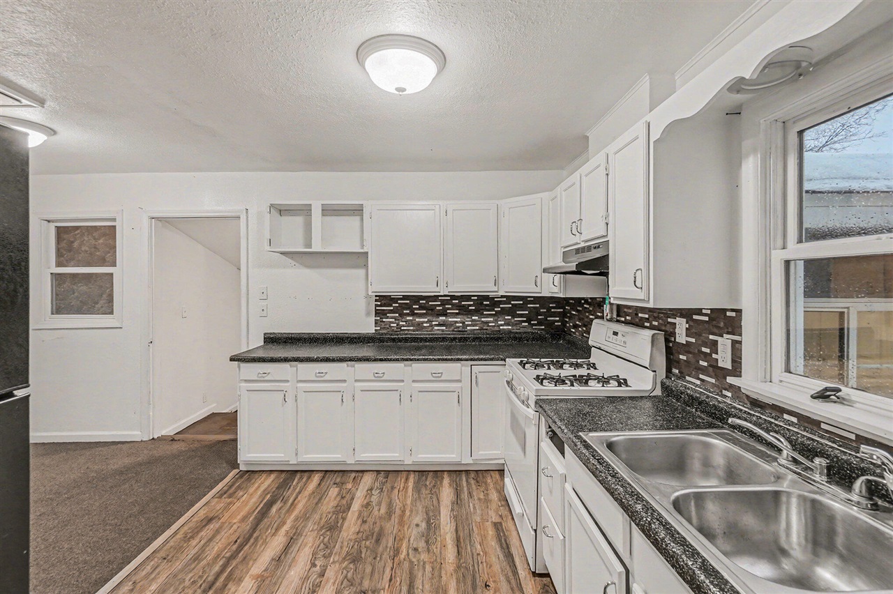 295 Hawley Street Property Photo 4