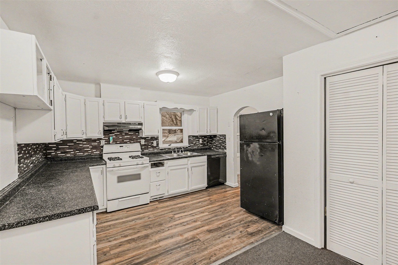 295 Hawley Street Property Photo 5