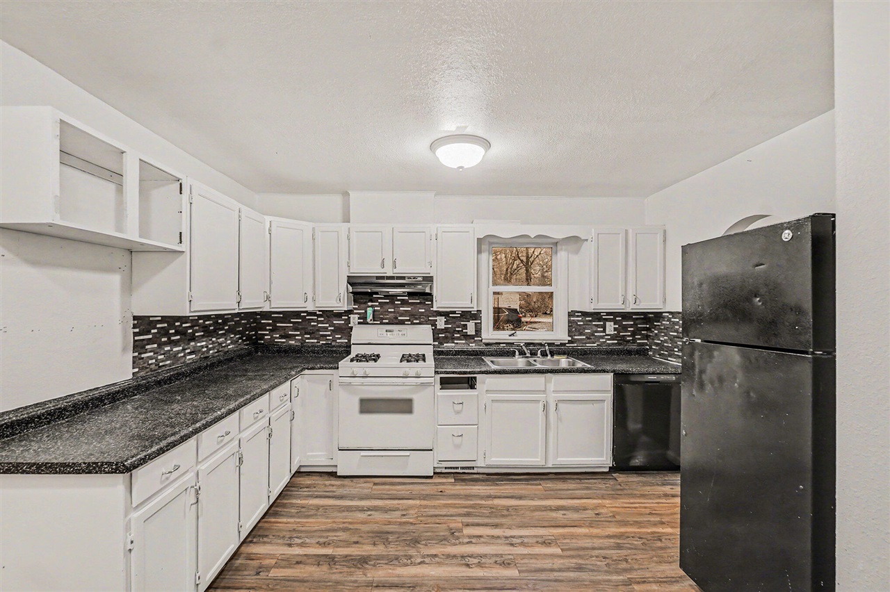 295 Hawley Street Property Photo 6