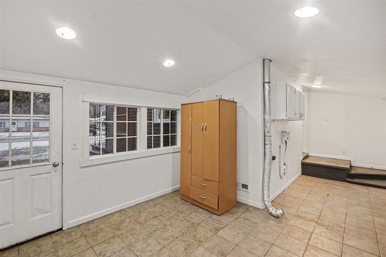 295 Hawley Street Property Photo 7