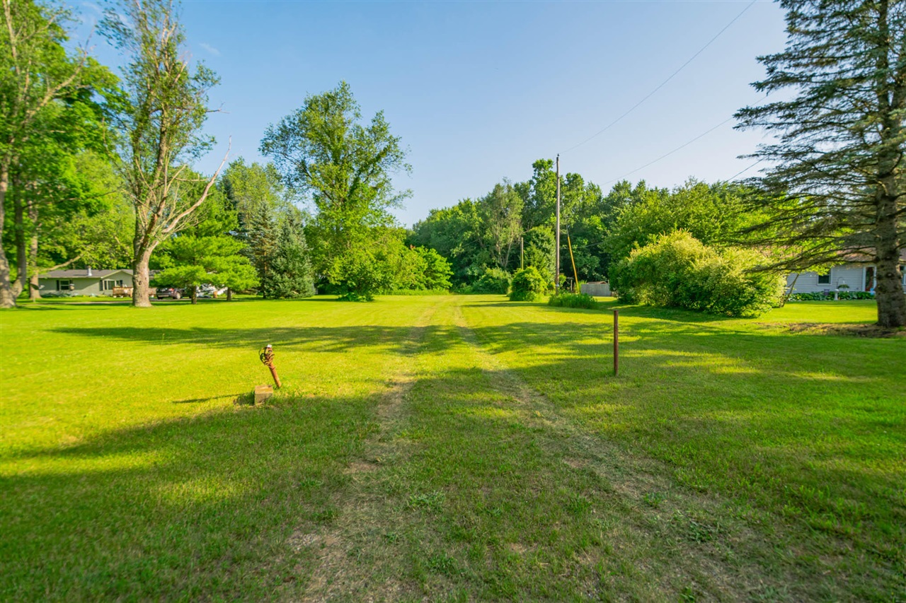 559 W Burr Oak Property Photo 8