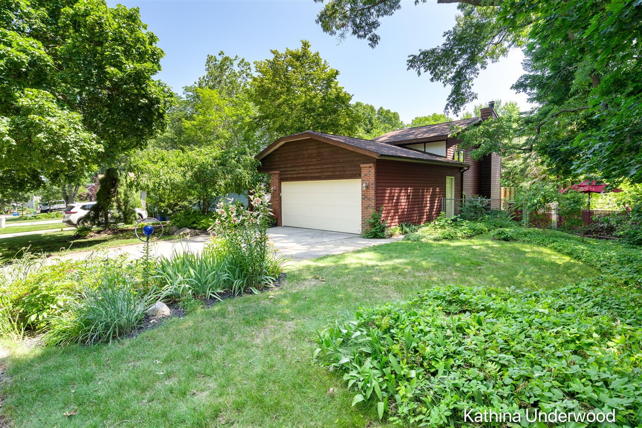 1346 Rosewood Avenue Property Photo 3