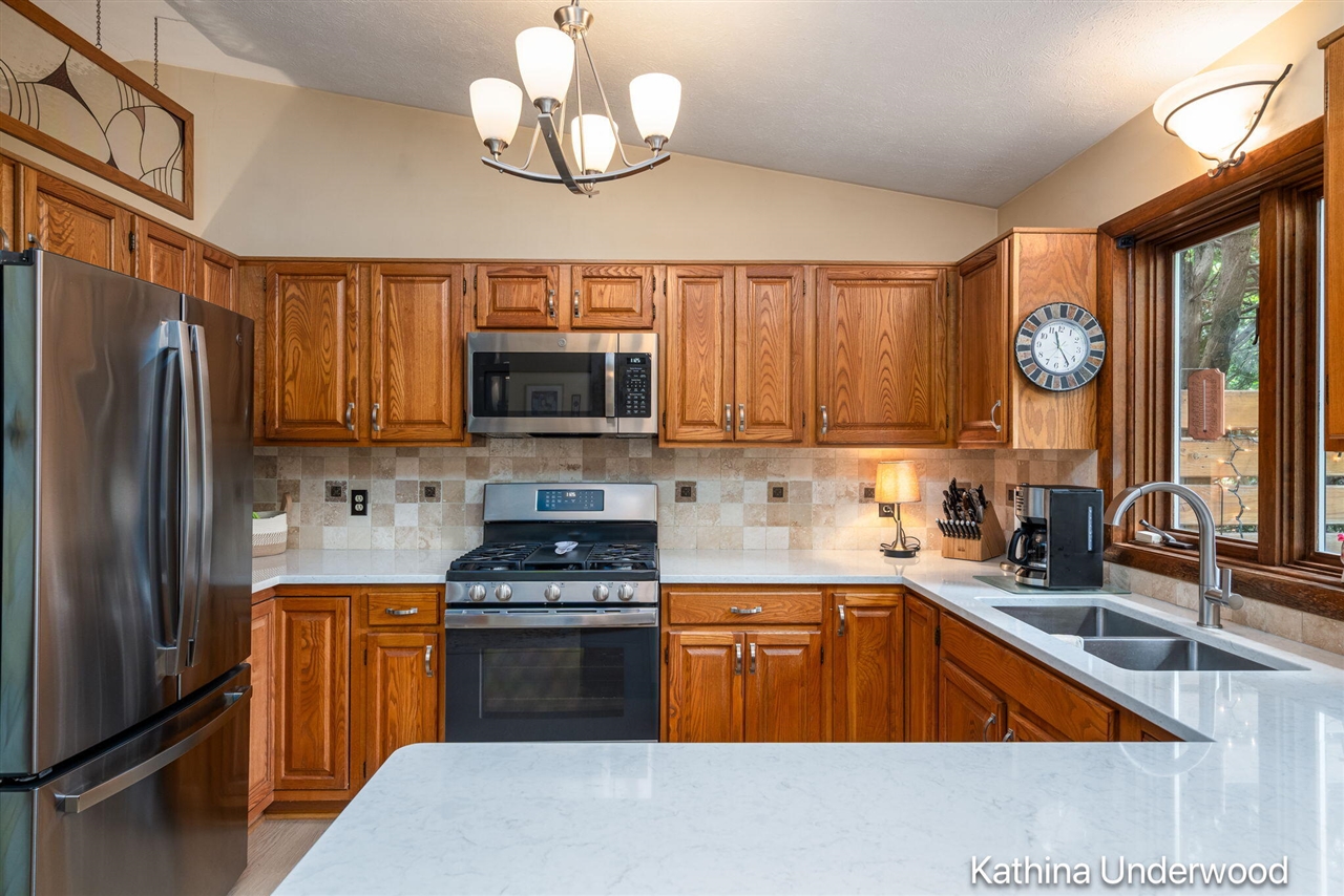 1346 Rosewood Avenue Property Photo 10