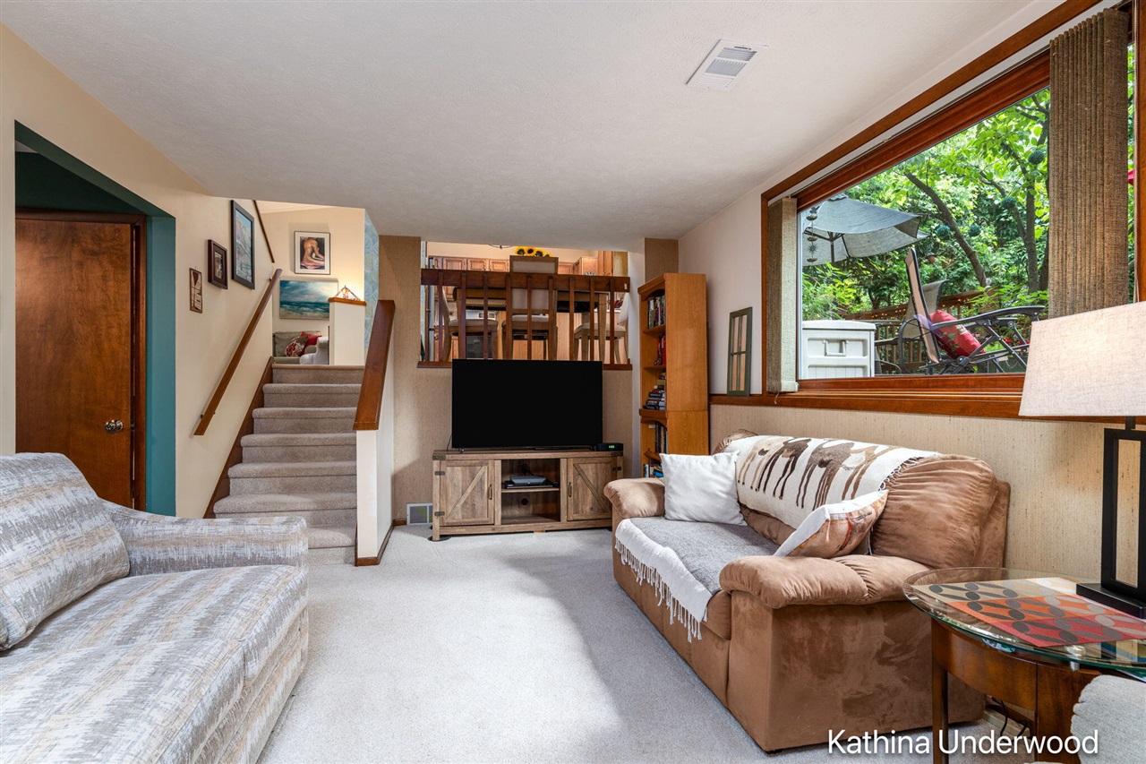 1346 Rosewood Avenue Property Photo 16