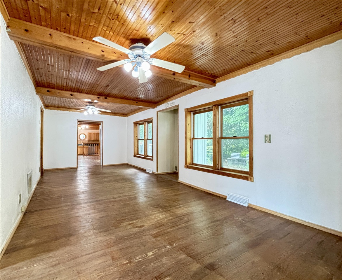 210 Ash Street Property Photo 5