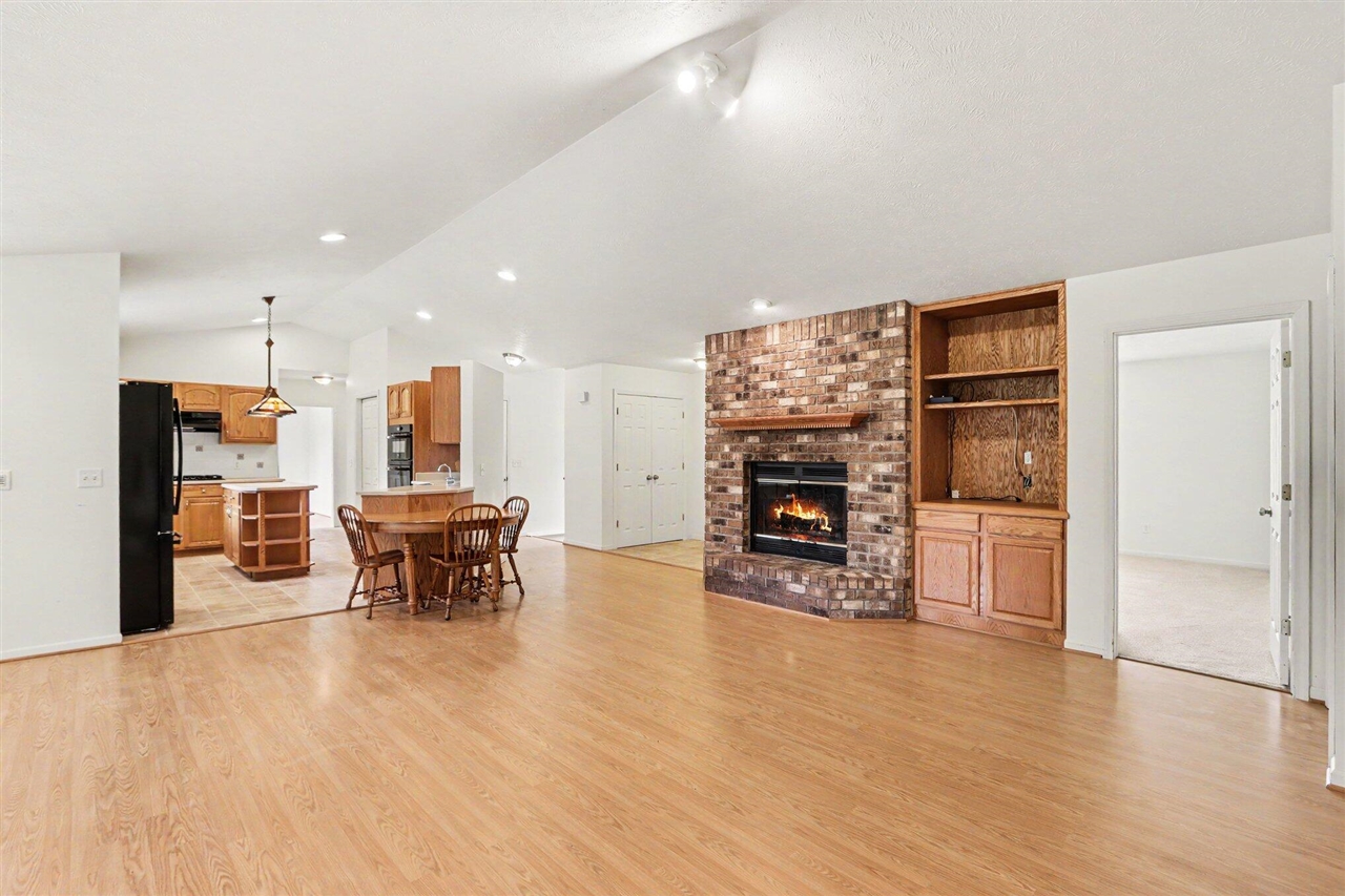 40305 14th Avenue Property Photo 4