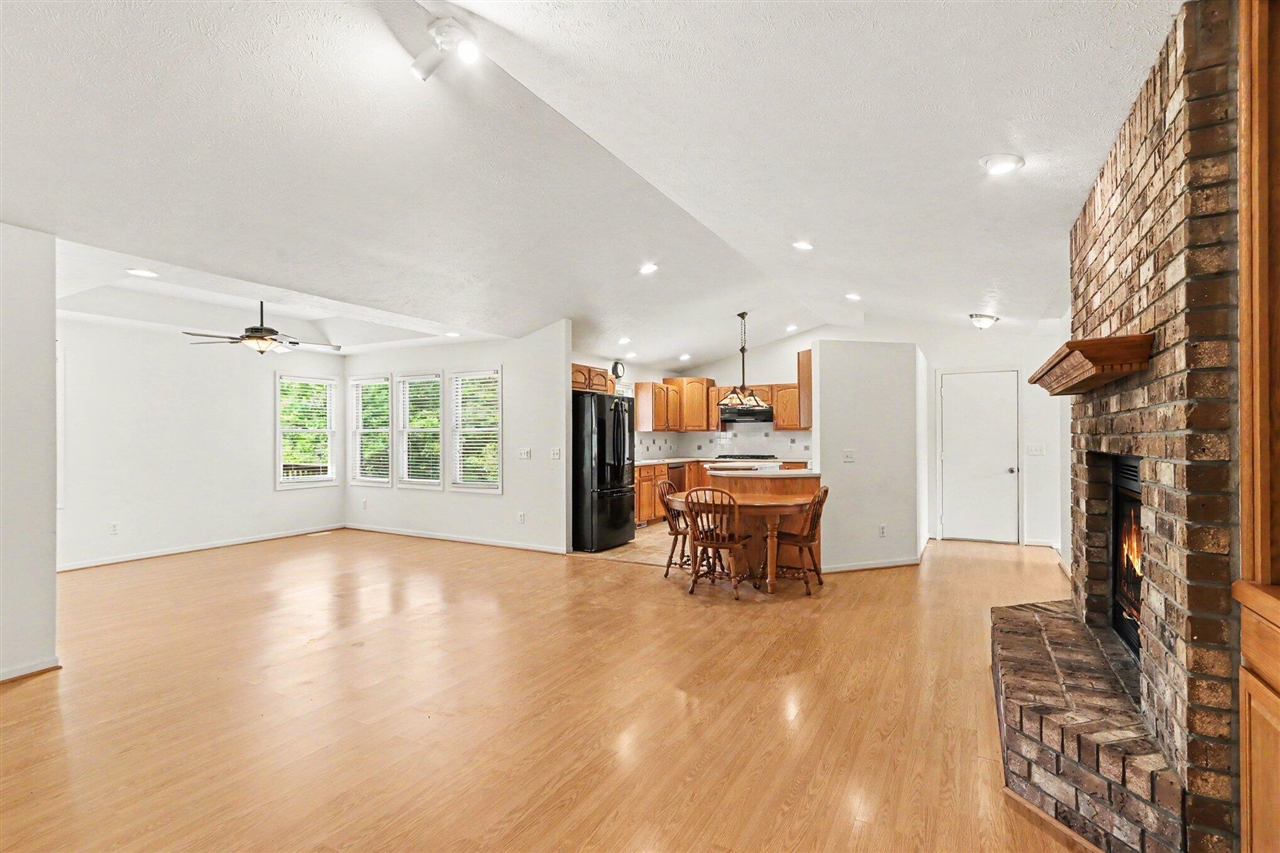 40305 14th Avenue Property Photo 5