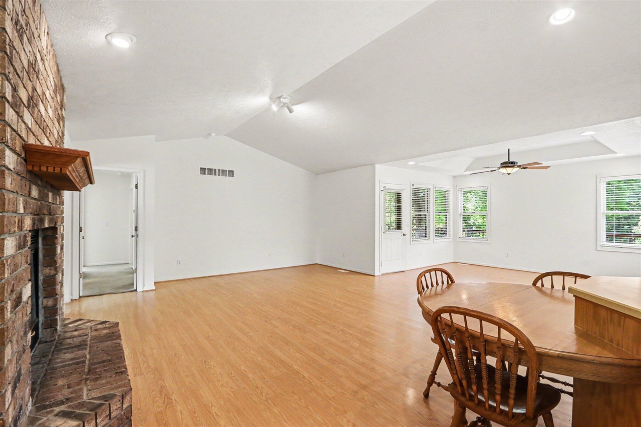 40305 14th Avenue Property Photo 6