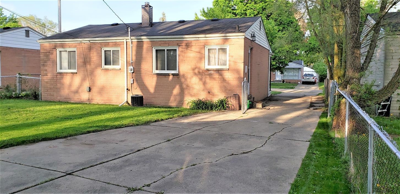 640 Calder Street Property Photo 1
